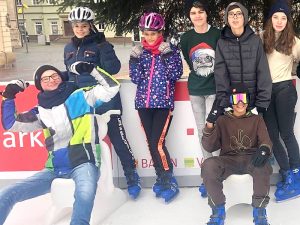Mehr über den Artikel erfahren Die Klassen 7-9 beim Eislaufen in Schwäbisch Gmünd